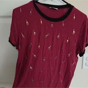 Gaze maroon and gold giraffe tee size M